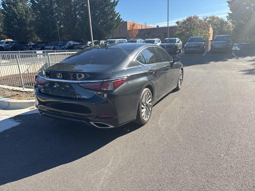 2022 Lexus ES 350 Ultra Luxury
