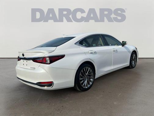 2024 Lexus ES 300h Luxury