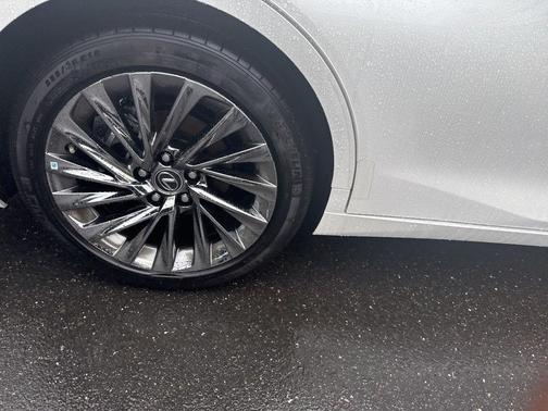 2024 Lexus ES 300h Luxury