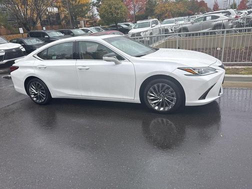 2024 Lexus ES 300h Luxury