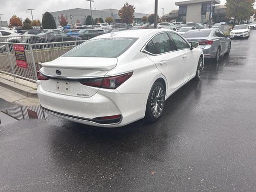 2024 Lexus ES 300h Luxury