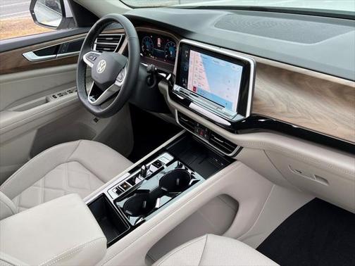 2025 Volkswagen Atlas 2.0T SE w/Technology 4MOTION