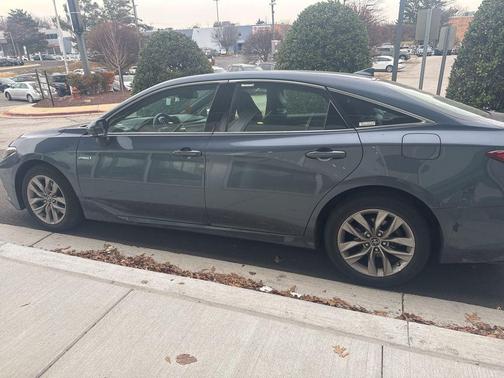 2019 Toyota Avalon Hybrid XLE Plus