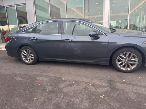2019 Toyota Avalon Hybrid XLE Plus