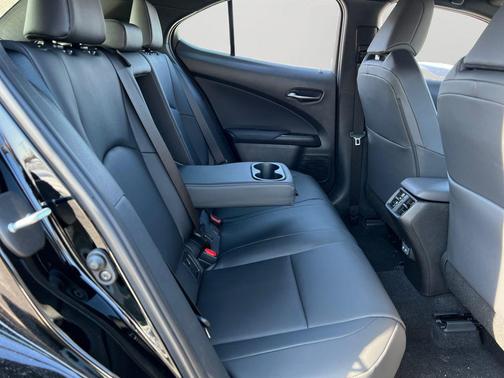 2025 Lexus UX 300h Premium