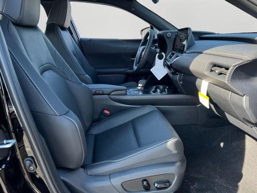 2025 Lexus UX 300h Premium