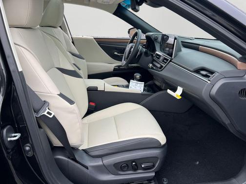 2025 Lexus ES 350 Base