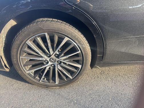 2023 Lexus ES 300h Base