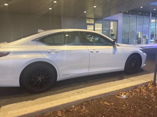 2021 Lexus ES 300h Base