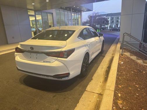 2021 Lexus ES 300h Base