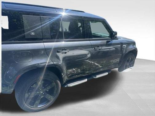 2024 Land Rover Defender X-Dynamic SE