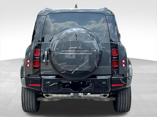 2024 Land Rover Defender X-Dynamic SE