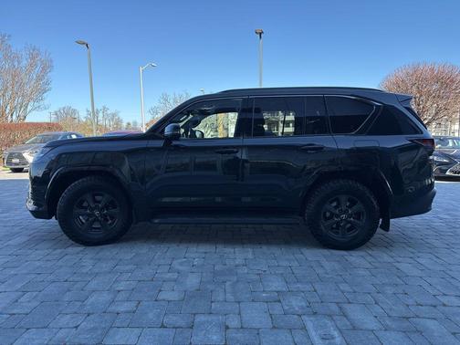 2025 Lexus LX 700h Overtrail