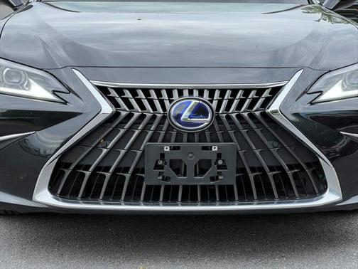 2022 Lexus ES 300h Base