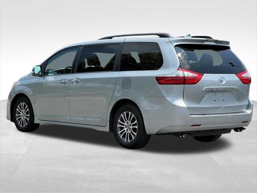 2019 Toyota Sienna XLE