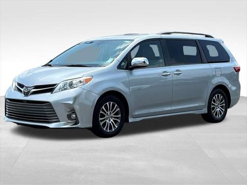 2019 Toyota Sienna XLE
