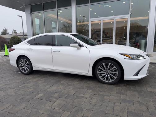 2021 Lexus ES 300h Base