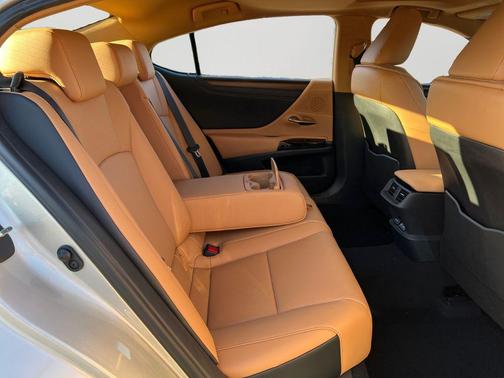 2025 Lexus ES 350 Base