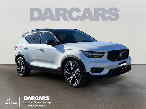 2022 Volvo XC40 T5 R-Design