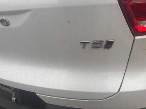 2022 Volvo XC40 T5 R-Design