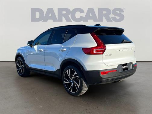 2022 Volvo XC40 T5 R-Design