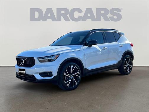 2022 Volvo XC40 T5 R-Design