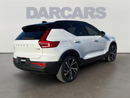 2022 Volvo XC40 T5 R-Design