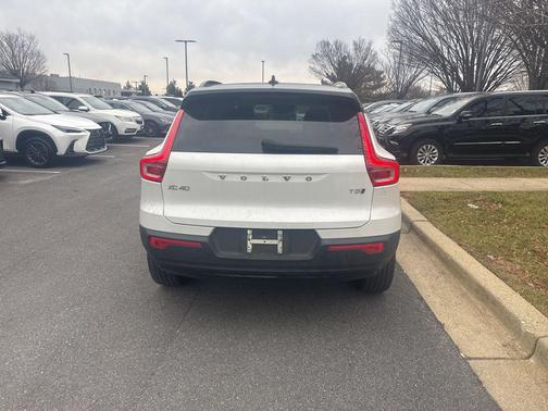 2022 Volvo XC40 T5 R-Design