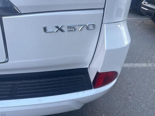 2021 Lexus LX 570 Three-Row