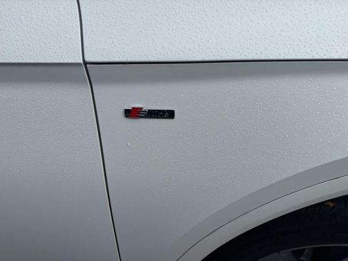 2022 Audi Q5 45 S line Premium Plus