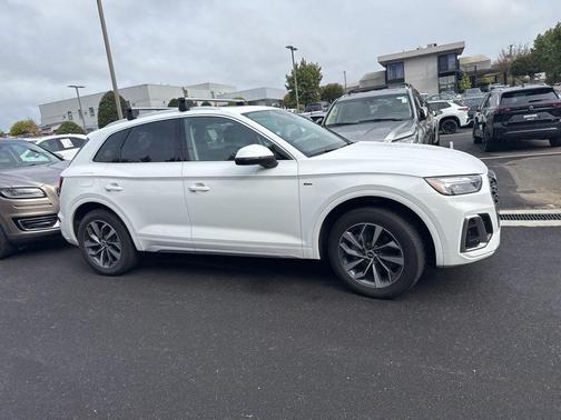 2022 Audi Q5 45 S line Premium Plus