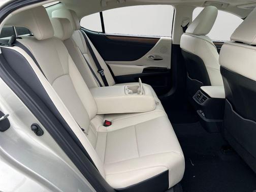 2025 Lexus ES 350 Base