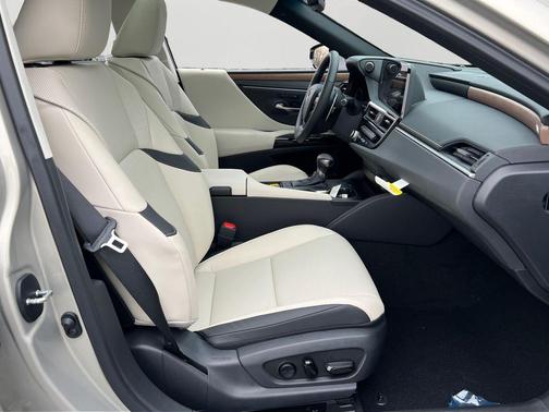 2025 Lexus ES 350 Base