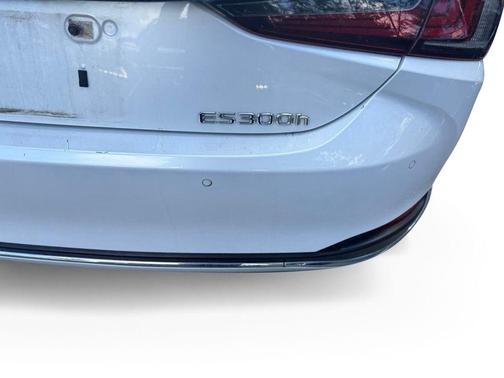 2023 Lexus ES 300h Base