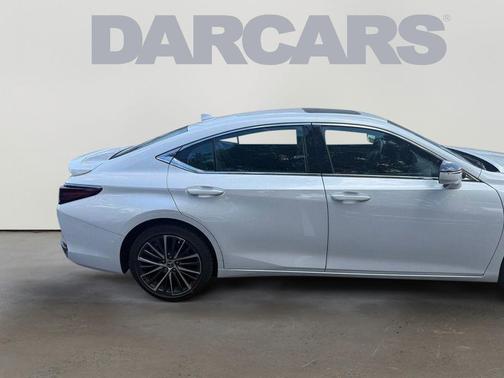2023 Lexus ES 300h Base