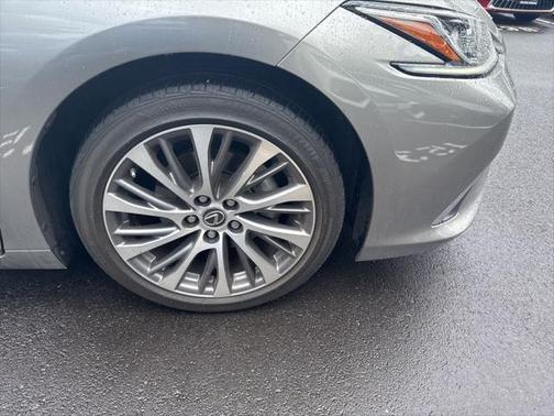 2019 Lexus ES 300h Base