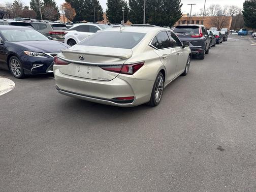 2025 Lexus ES 300h Luxury