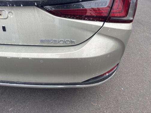 2025 Lexus ES 300h Luxury