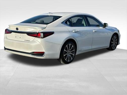 2019 Lexus ES 300h Base