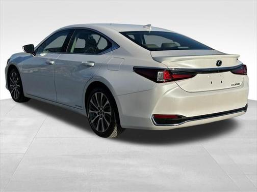2019 Lexus ES 300h Base