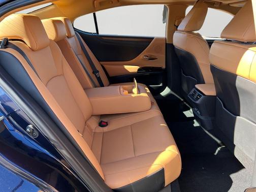 2025 Lexus ES 350 Base