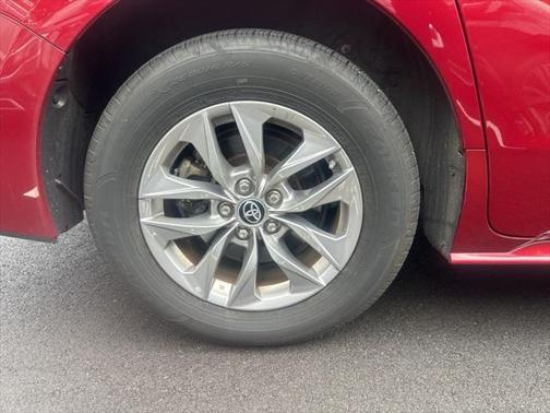 2022 Toyota Sienna XLE 8 Passenger