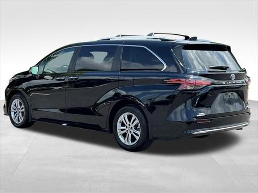 2024 Toyota Sienna Platinum 7 Passenger