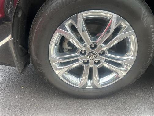 2024 Toyota Sienna Platinum 7 Passenger