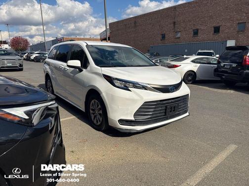 2022 Toyota Sienna LE