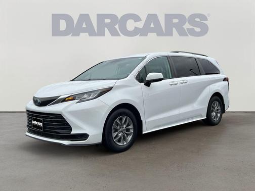 2022 Toyota Sienna LE