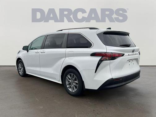 2022 Toyota Sienna LE