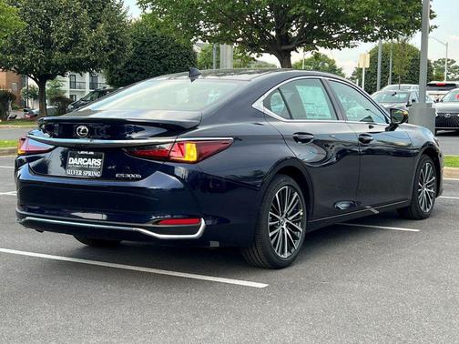 2025 Lexus ES 300h Base