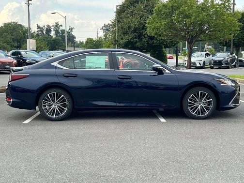 2025 Lexus ES 300h Base