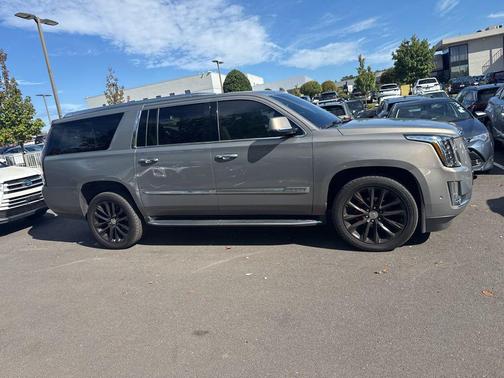 2017 Cadillac Escalade ESV Luxury